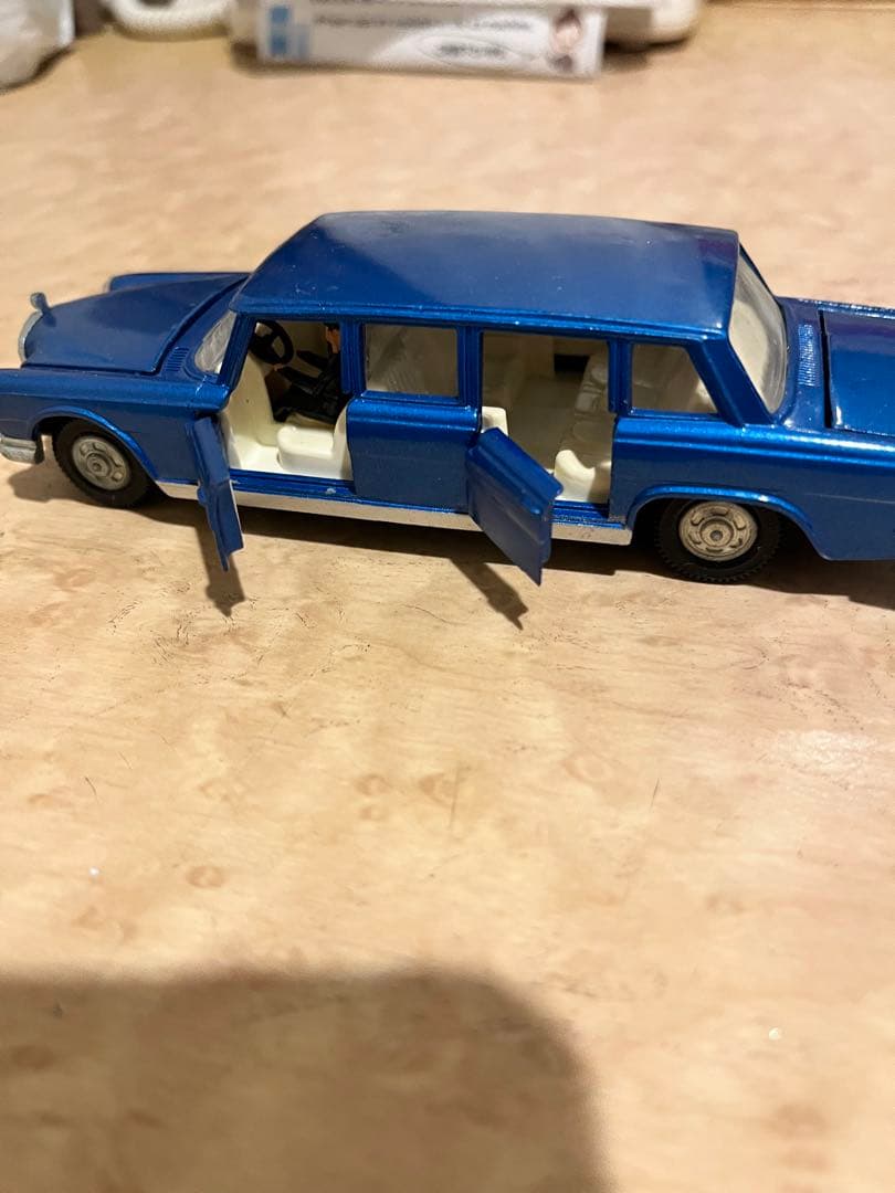 リムジン ベンツ600プルマン DINKY TOYS 本体のみ - メルカリ