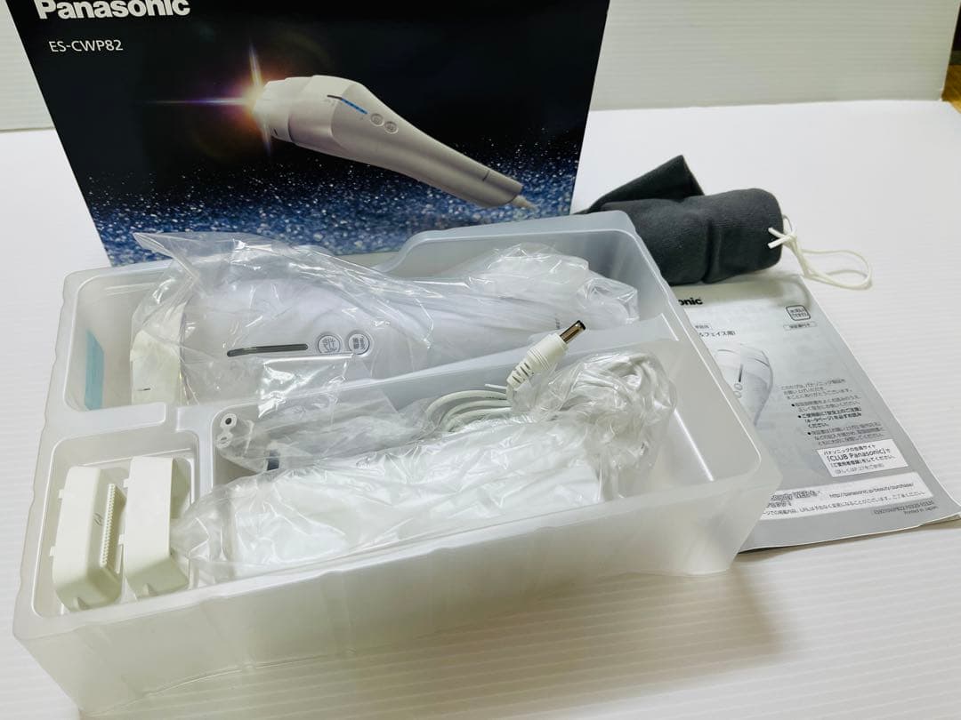 即購入可 ほぼ未使用 Panasonic ES-CWP82 美容器 ES-CWP82-S 光美容器(ボディ&フェイス用) 光エステ シルバー