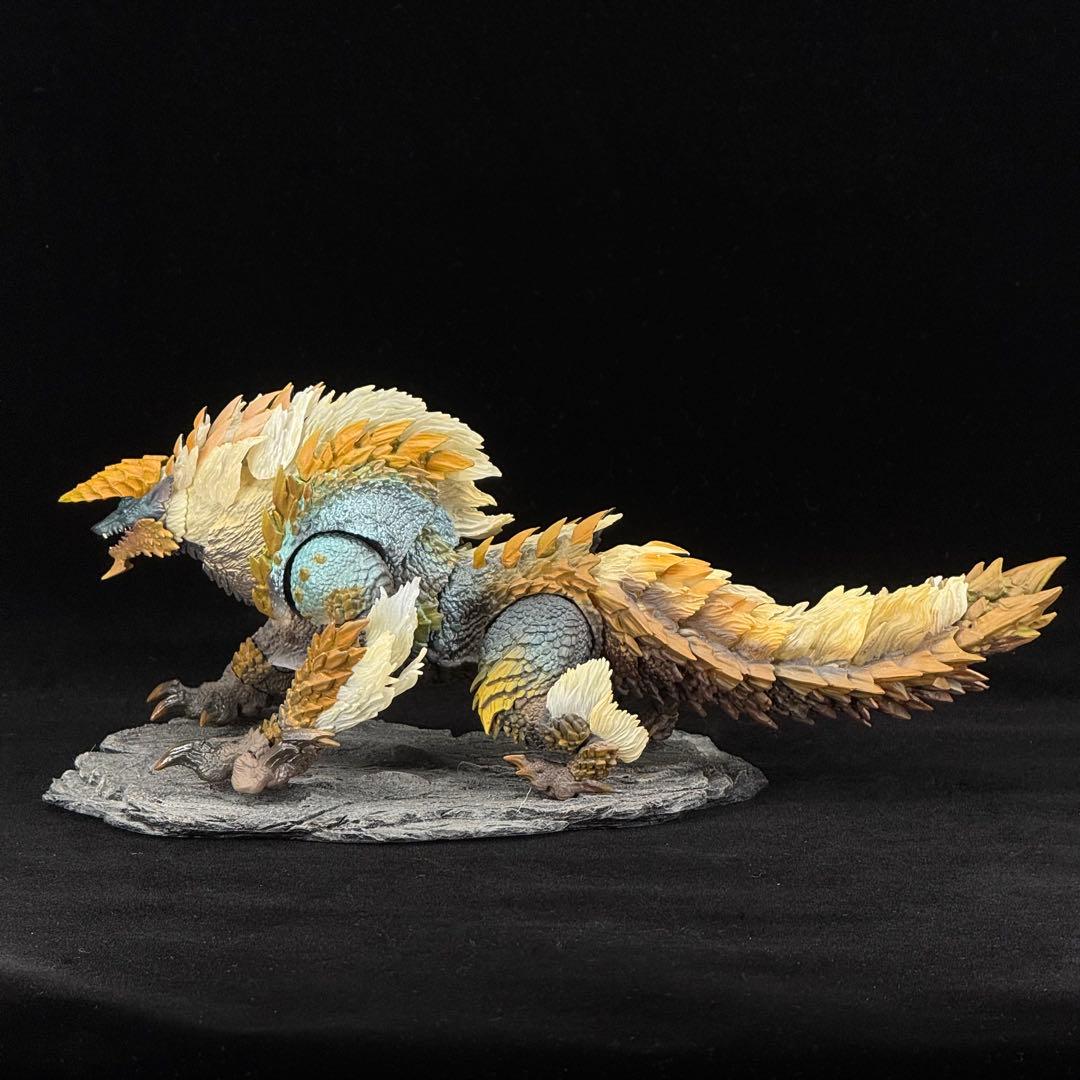 モンハン ジンオウガ フィギュア 台座付 CAPCOM刻印