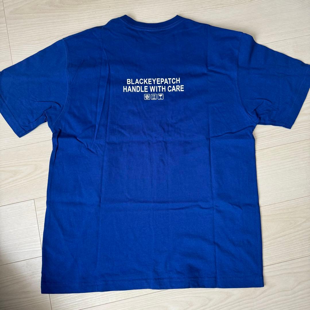 入手困難L』 ブラックアイパッチ センターロゴ 取扱注意 Tシャツ 青