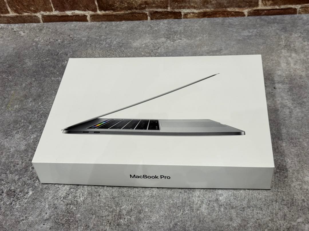 MacBookPro 2017 15インチ 16GB/256GB/スペ Amazon.com: Apple Mid 2017 MacBook Pro with 2.8GHz Intel Core i7