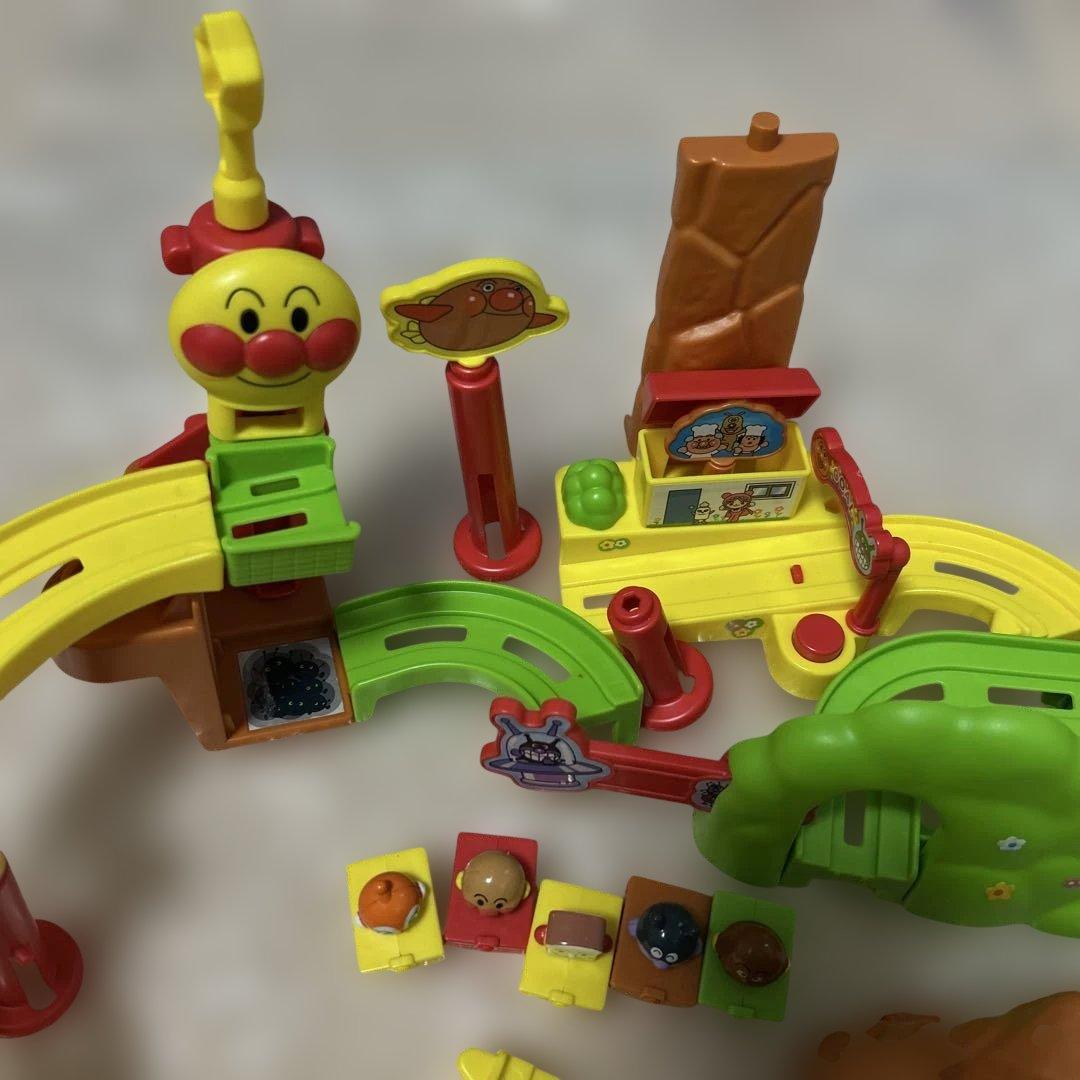 アンパンマンランド　トロッコ　食玩　乗り物玩具　 フィギュア