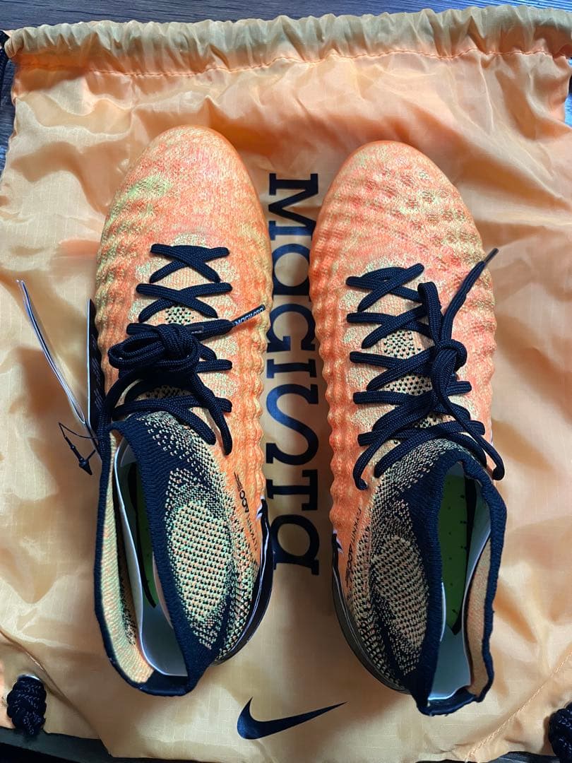 【値下げ】【新品未使用】ナイキ マジスタ オブラ 2 FG 24.5cm