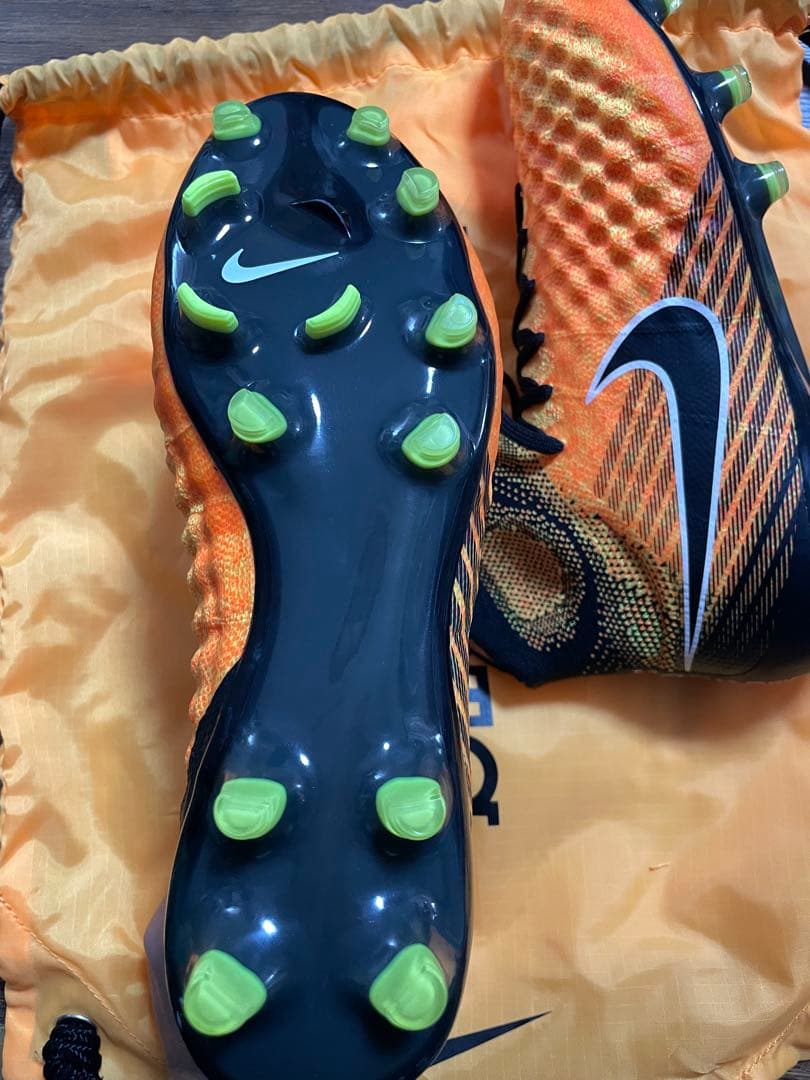 【値下げ】【新品未使用】ナイキ マジスタ オブラ 2 FG 24.5cm