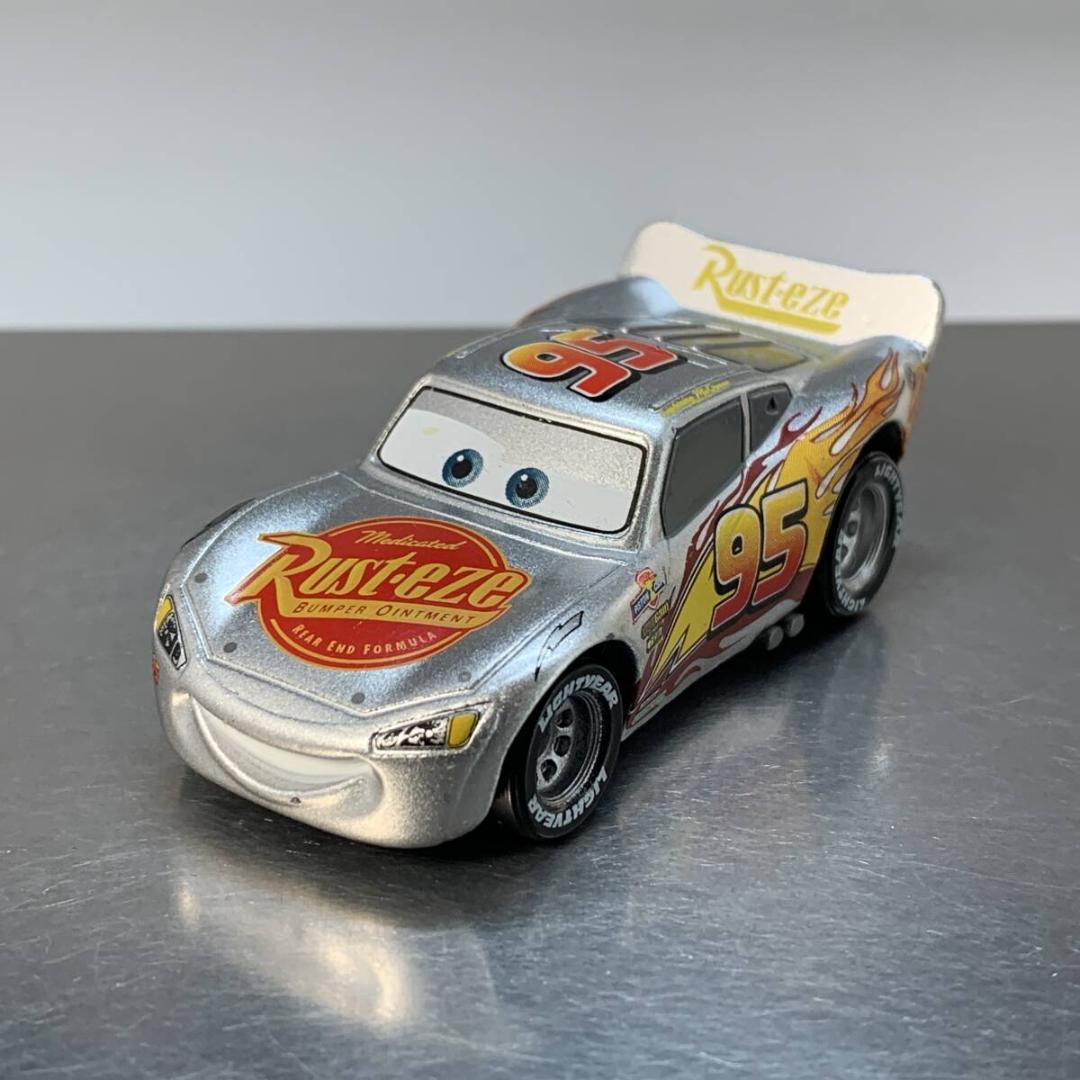 トミカ カーズ ライトニング・マックィーン シルバーレーサータイプ