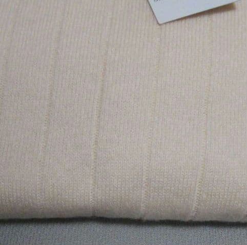 新品☆オンワードカシミヤ100%クルーネックニット、セーターアイボリー