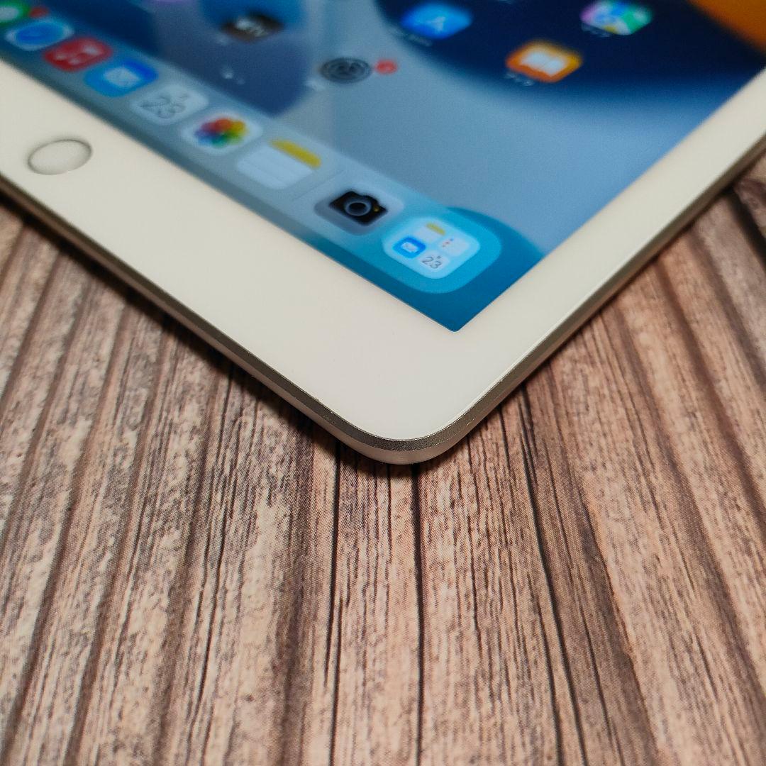 iPad 第6世代 32GB シルバー SIMフリー 美品 - メルカリ