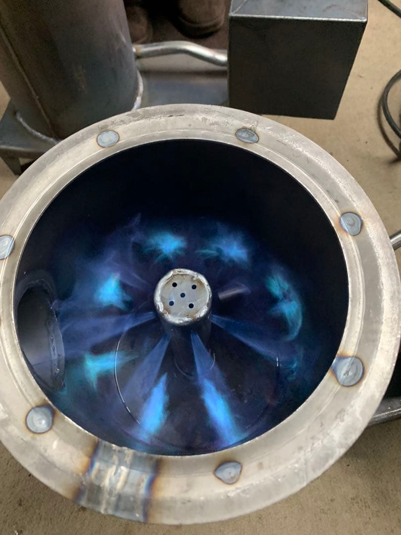 廃油ストーブ 煙突アダプタ付き80mm、100mm煙突使えます。オイルタンク