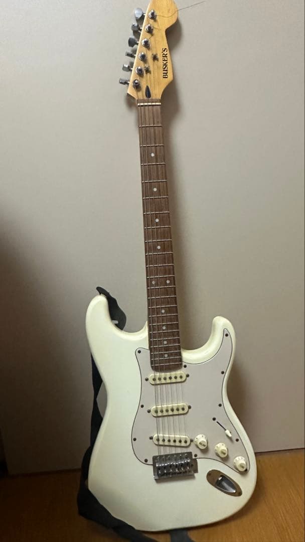 BUSKER'S (バスカーズ) ストラトキャスタータイプ ホワイト - メルカリ