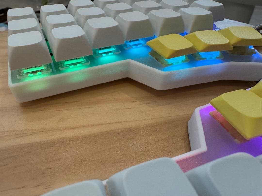 名無し　corne v4 Corne v4: Choc - Split Ergonomic Keyboard with Tenting Kit, RGB