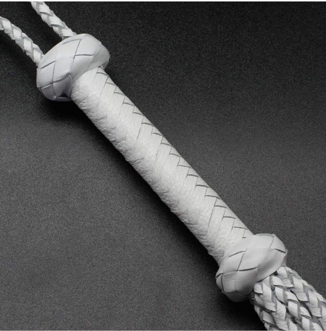 新品未使用】バラ鞭 九尾鞭 本革製 SM コスプレ - メルカリ