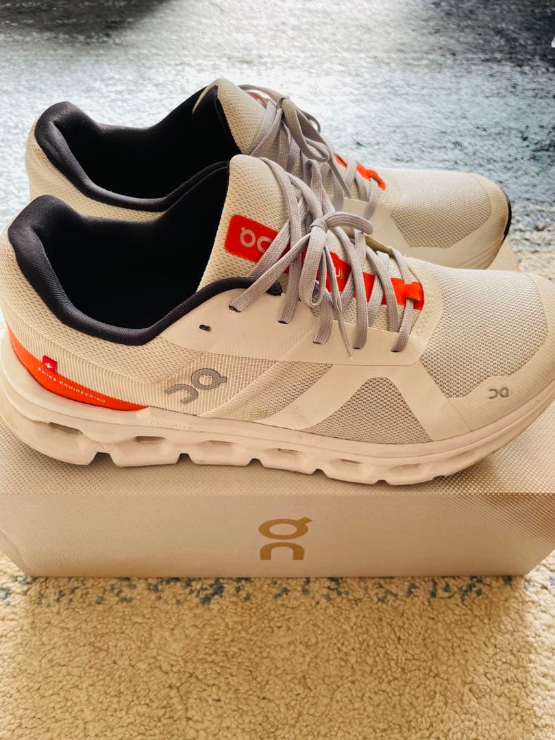 ⭐︎値下げ⭐︎ On Cloudrunner 26.5cm ホワイト/オレンジ