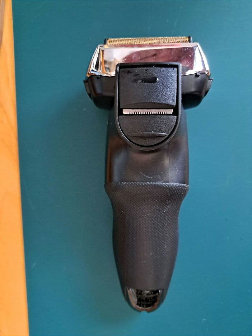 週末限定 値下げ！電気シェーバーイズミ6枚刃IZFIZF-V950S - メルカリ