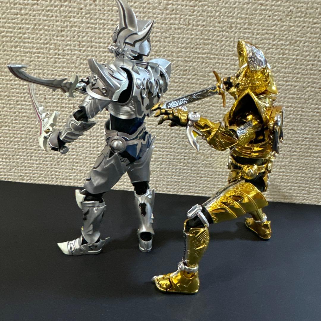 《開封済美品》真骨彫製法・黄金騎士ガロ（冴島鋼牙）&銀牙騎士ゼロの2体セット