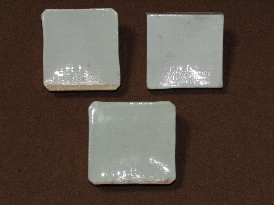 色絵 草花紋図 四方 油壷 三点】古伊万里 - メルカリ