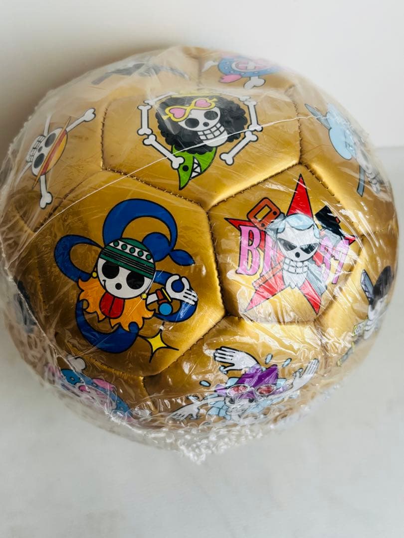 レア 未使用 ワンピース サッカーボール ゴールド ONE PIECE - メルカリ