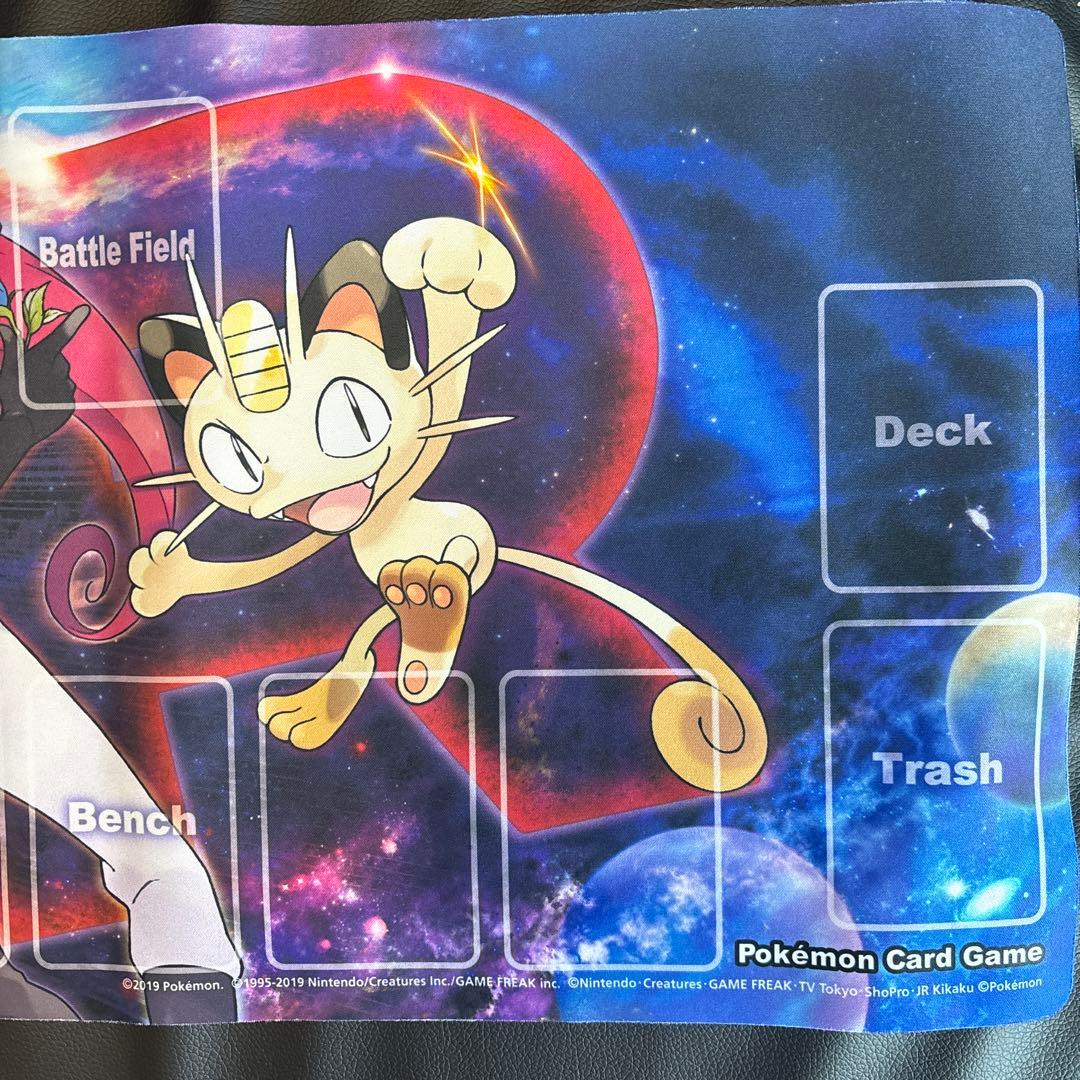 ロケット団 ラバープレイマット ムサシとコジロウ ニャース - メルカリ