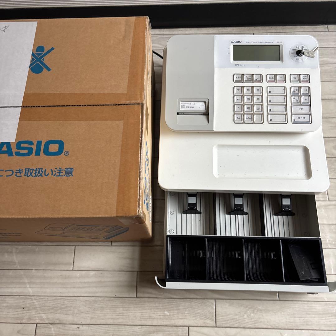 権*六様 CASIO SE-G1-WE 電子レジスター Amazon | カシオ レジスター 客面液晶表示 小型ドロア SE-G1WE