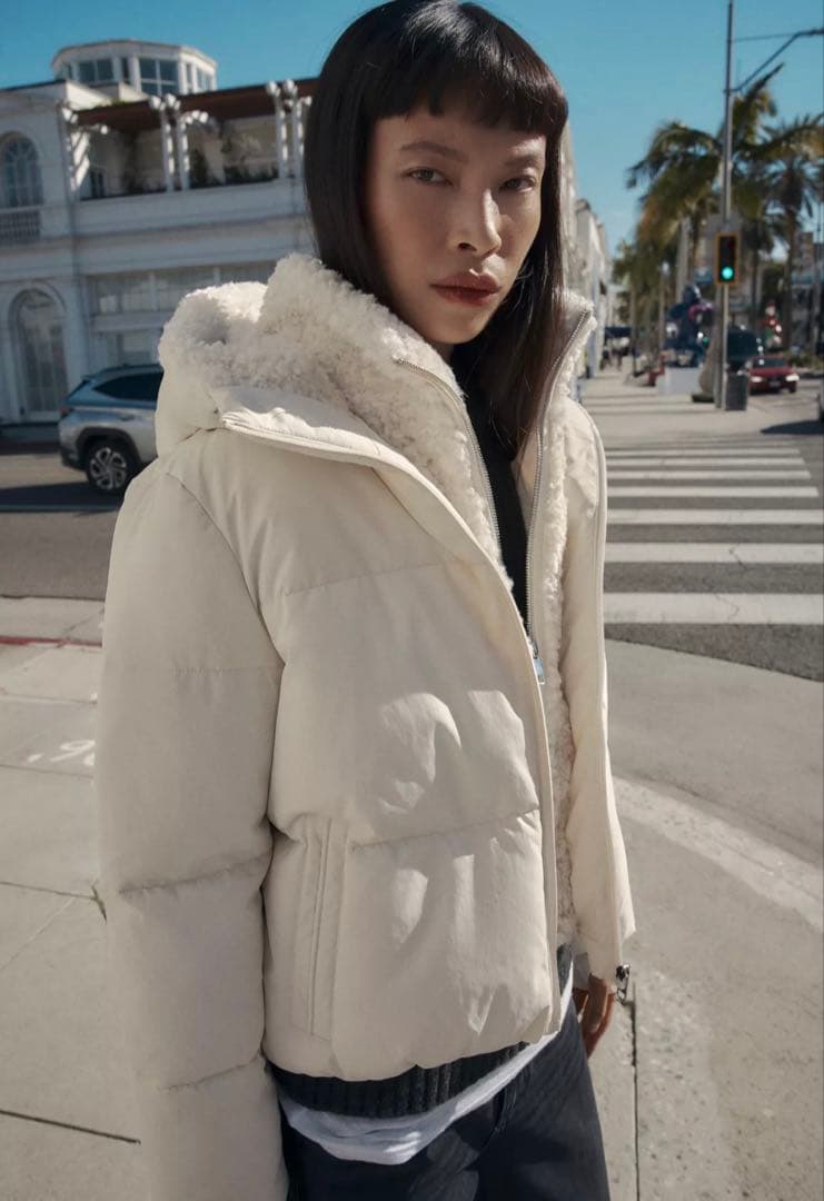 新品 ZARAフェイクシープスキンフード付き撥水加工ウィンドブレーカー