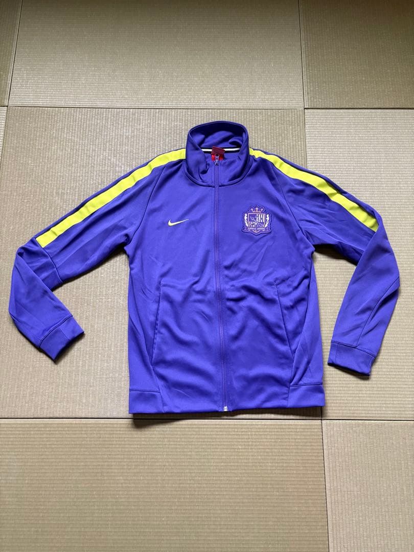 美品】Nike ジャージ サンフレッチェ広島公式グッズ Mサイズ - メルカリ