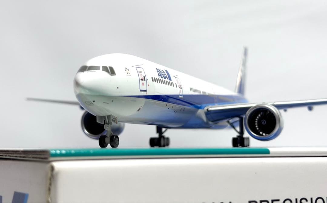 全日空商事 1/200 B777-300ER ANA NH20013