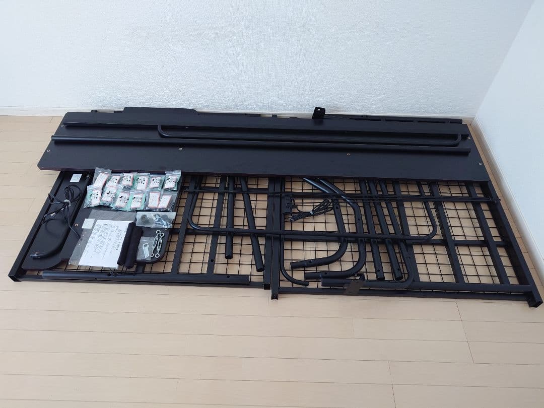 直接引き取り限定※ デスク.コンセント付き ベッドフレーム シングル