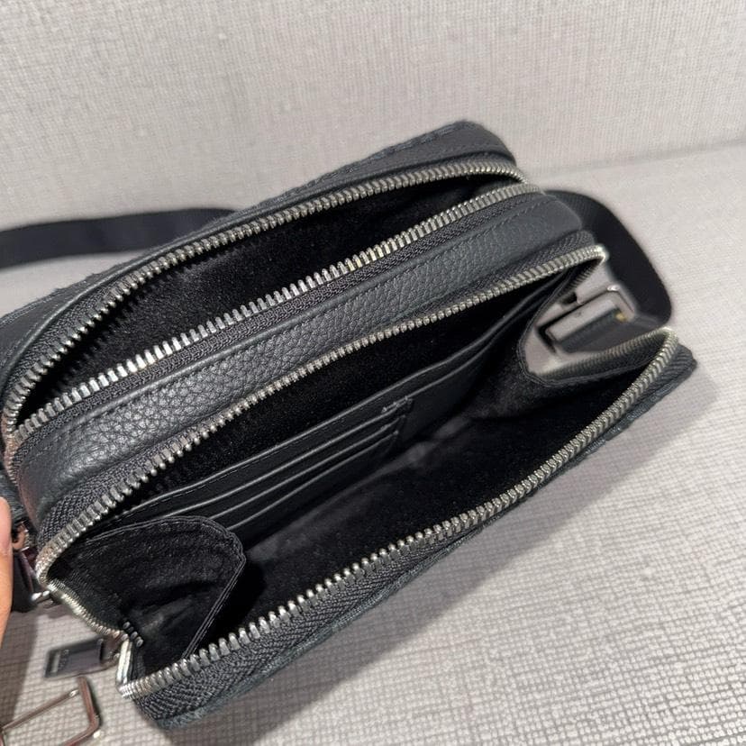 美品ブラック　ショルダーバッグ　キャンバス × レザー