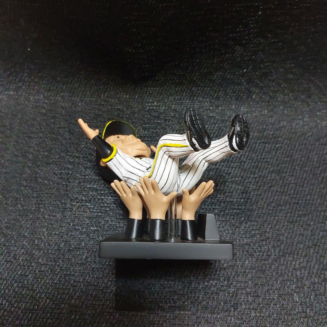 阪神タイガース #80岡田監督ボブルヘッド フィギュア - メルカリ