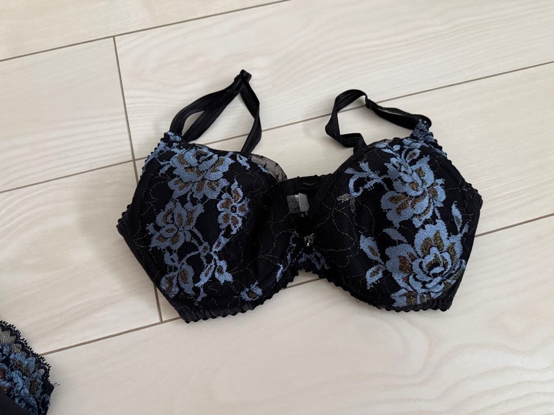 リュミエス　ノアール　Mサイズ　カップD70