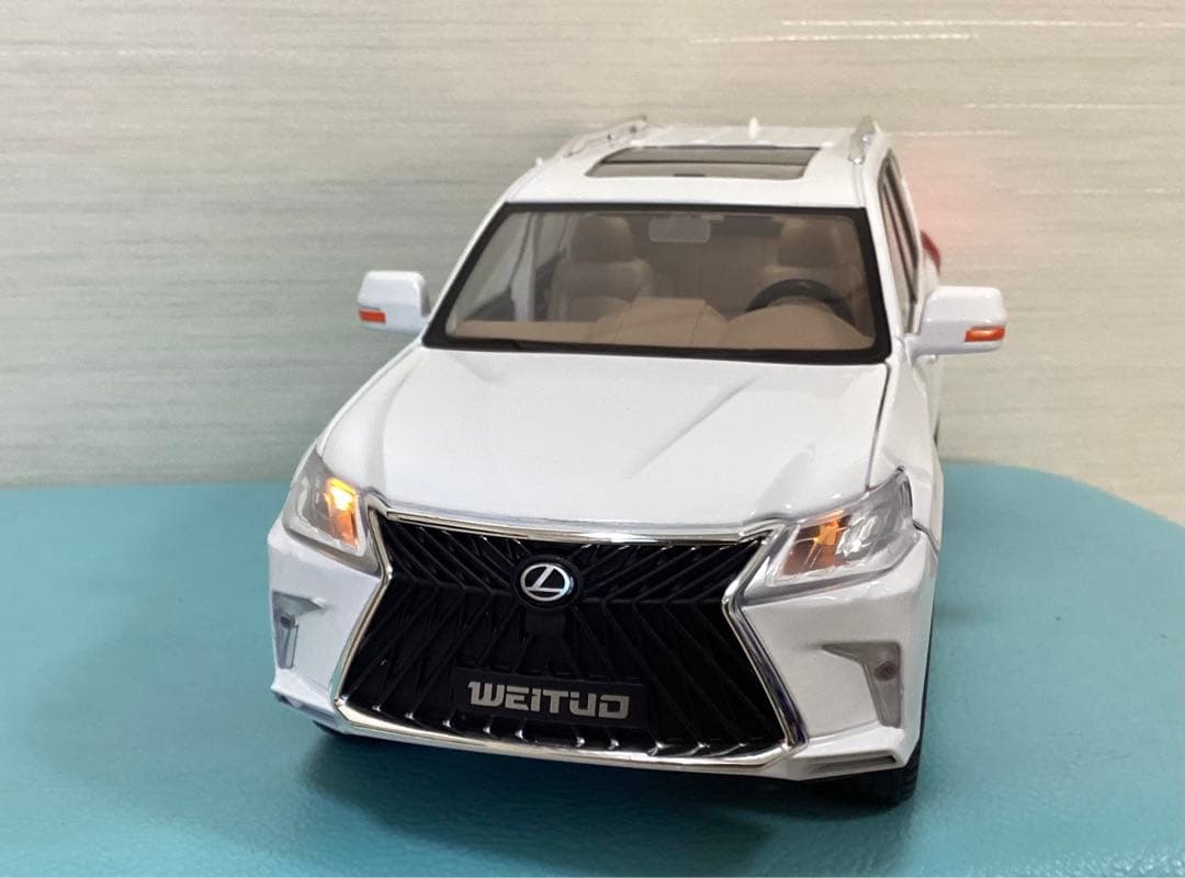 レクサス LX570 ホワイト LEXUS 1/18