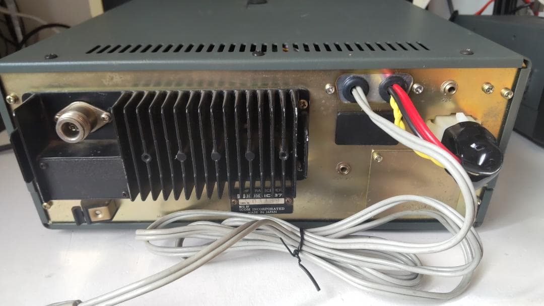 送料込みICOM IC-371 430MHzオールモードトランシーバー 電源内蔵