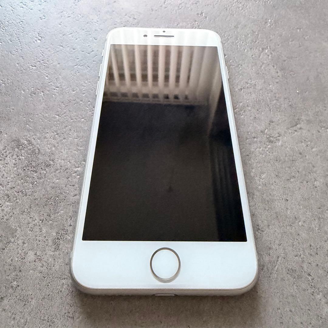 美品 iPhone8 本体 64GB シルバー SIMフリー - メルカリ