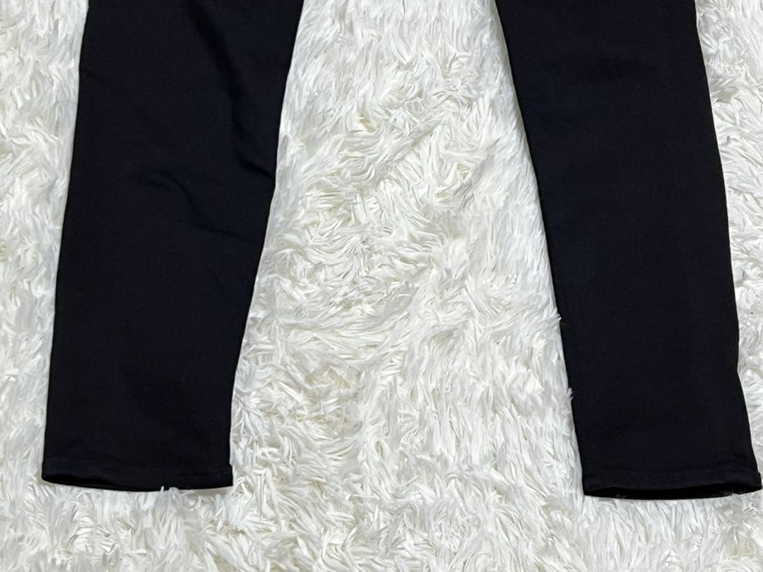 《極美品》YANUK ヤヌークRUTH スリムテーパードデニムW23 ブラック