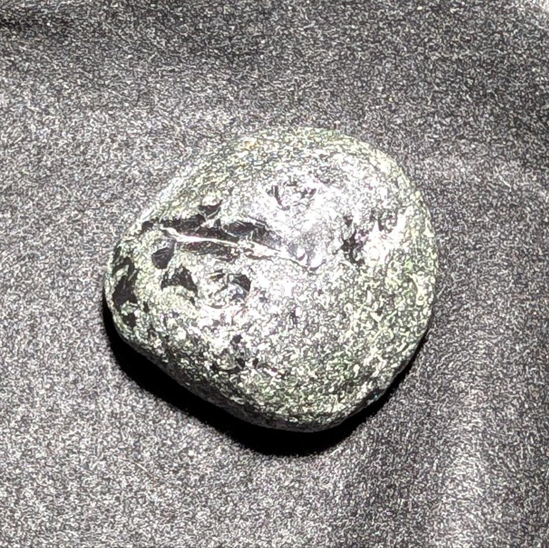 研磨品】十勝石玲瓏 北海道産レインボーオブシディアン 十勝石 玲瓏石