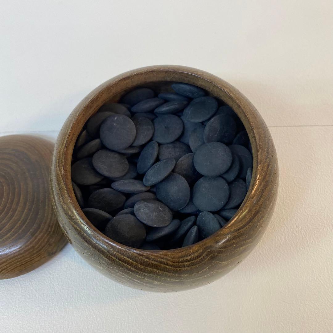 黒、白。バックギャモン。2本