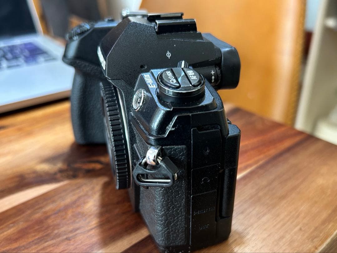 中古⭐︎OLYMPUS　ミラーレス一眼カメラ　OM -D E-M1 markII