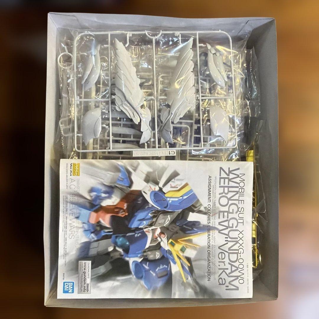 MG ウイングガンダム ゼロ　チタニウムフィニッシュ　未組み立て