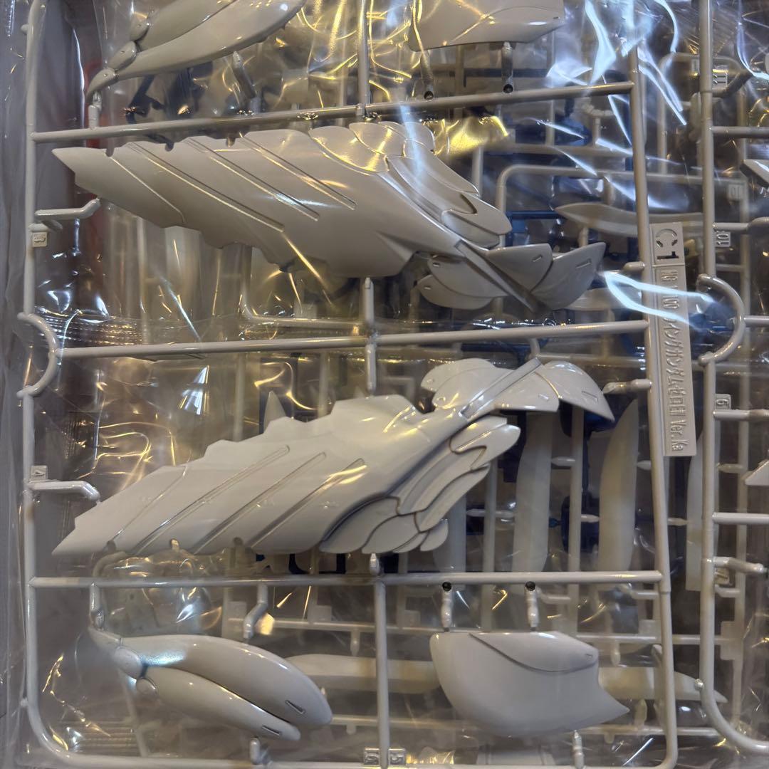 MG ウイングガンダム ゼロ　チタニウムフィニッシュ　未組み立て