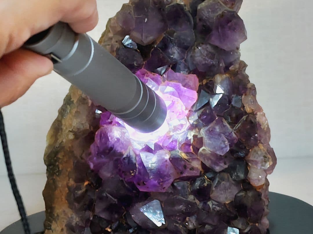 アメジスト 1.3kg 水晶 クォーツ 原石 鑑賞石 自然石 誕生石 鉱物 鉱石