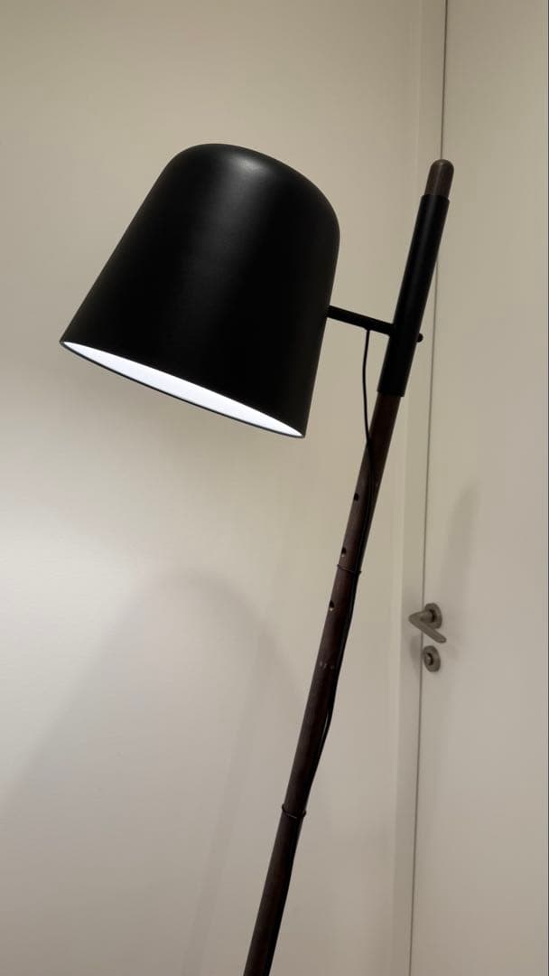 BoConcept フロアランプ Outrigger 北欧デザイン 三脚スタンド - メルカリ