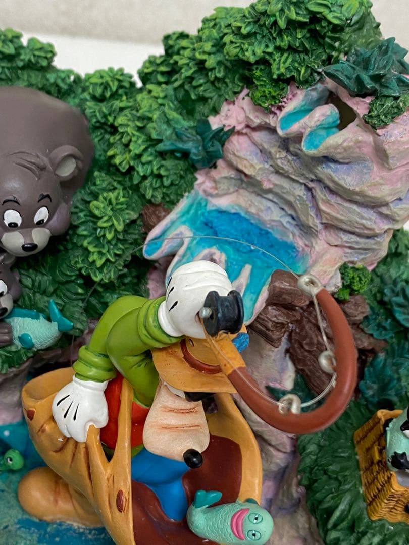 3-2886 廃盤品 ディズニー フィギュア グーフィー森の動物達 釣り 滝置物