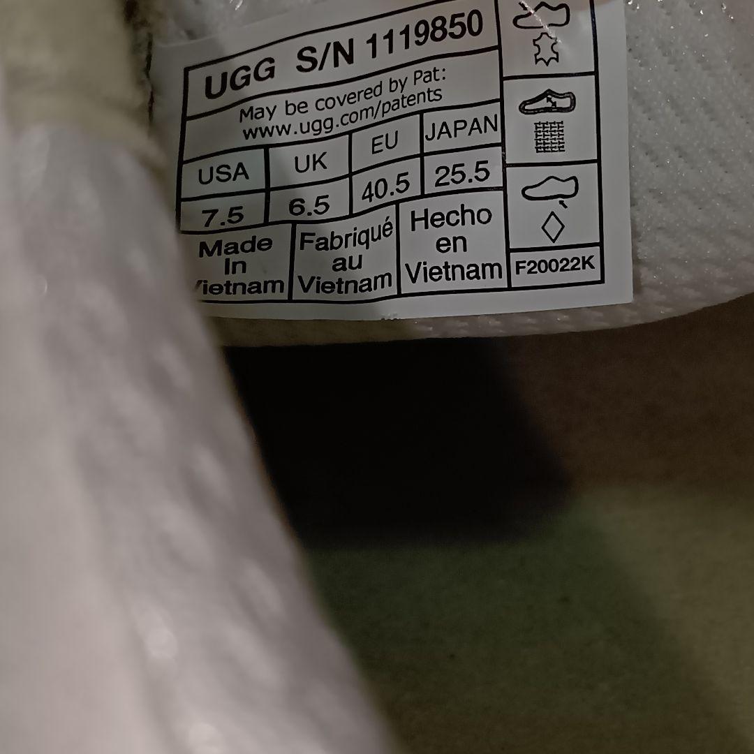 【即完売モデル】UGG CA805 厚底スニーカー 25.5cm ホワイト