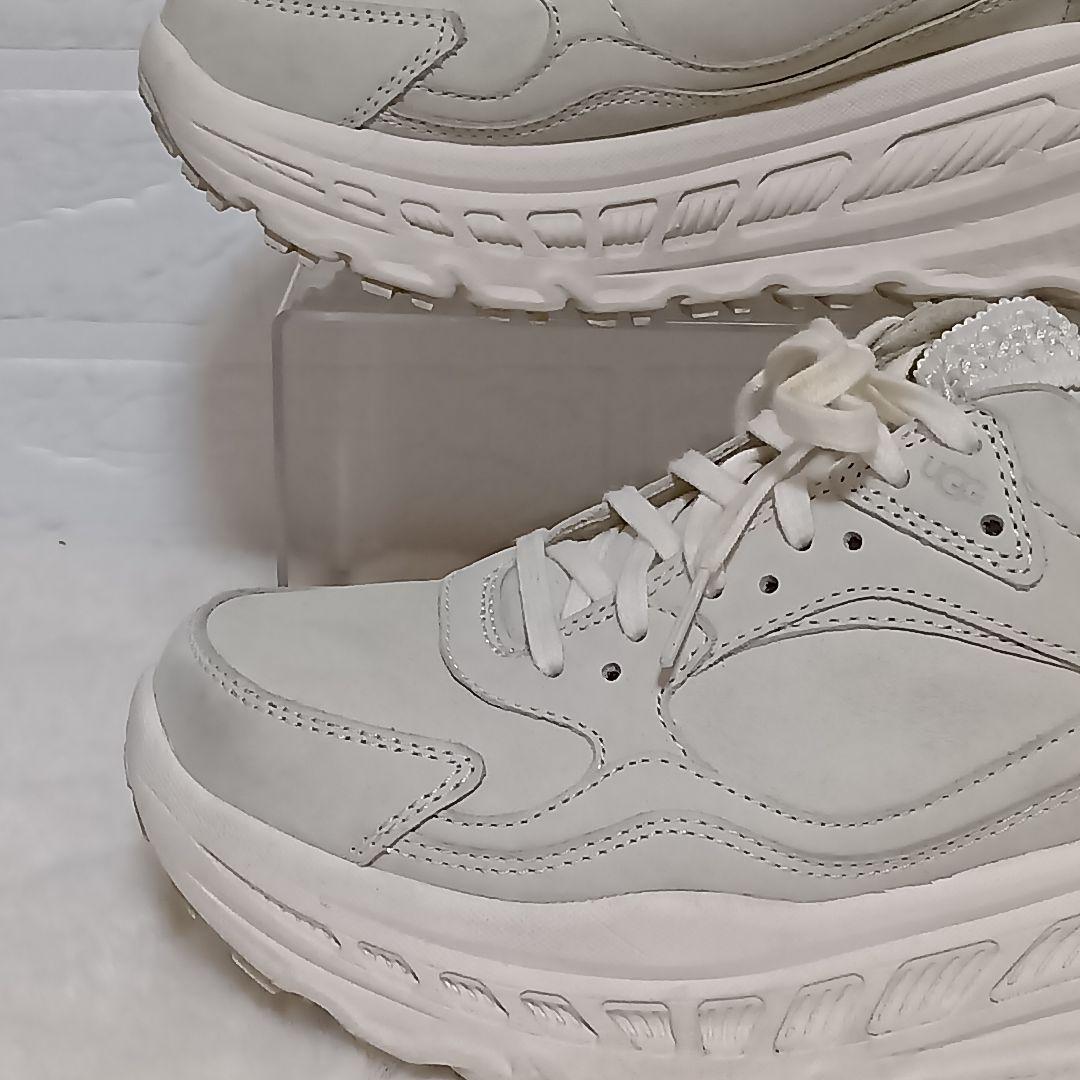 【即完売モデル】UGG CA805 厚底スニーカー 25.5cm ホワイト