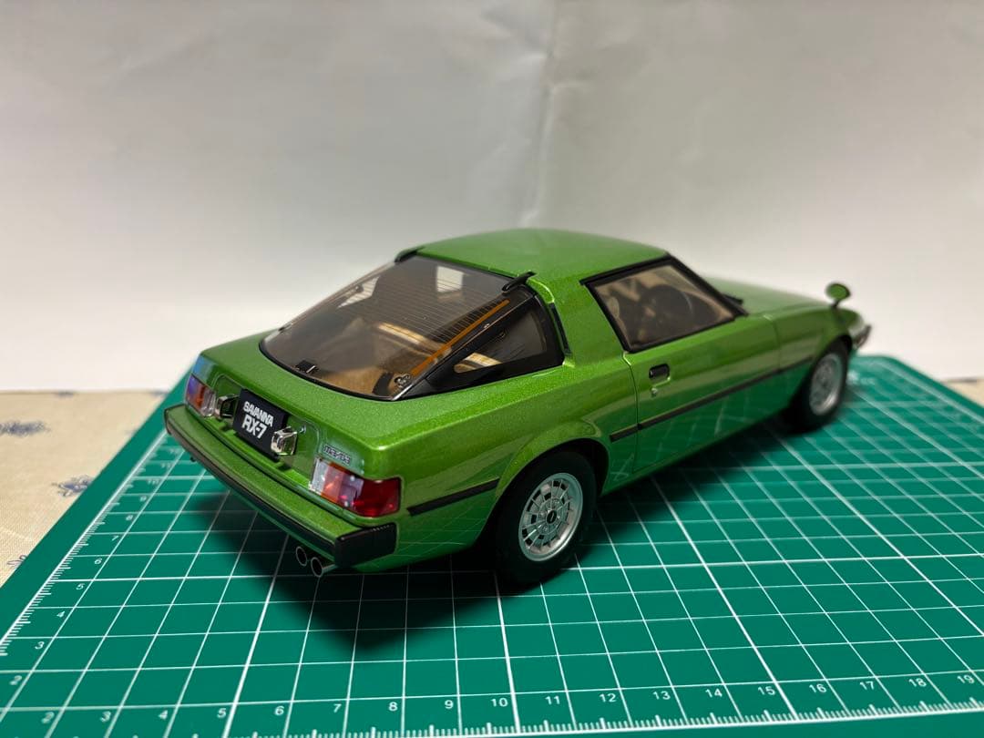 オートアート1/18 マツダ サバンナRX-7(SA22C) - メルカリ