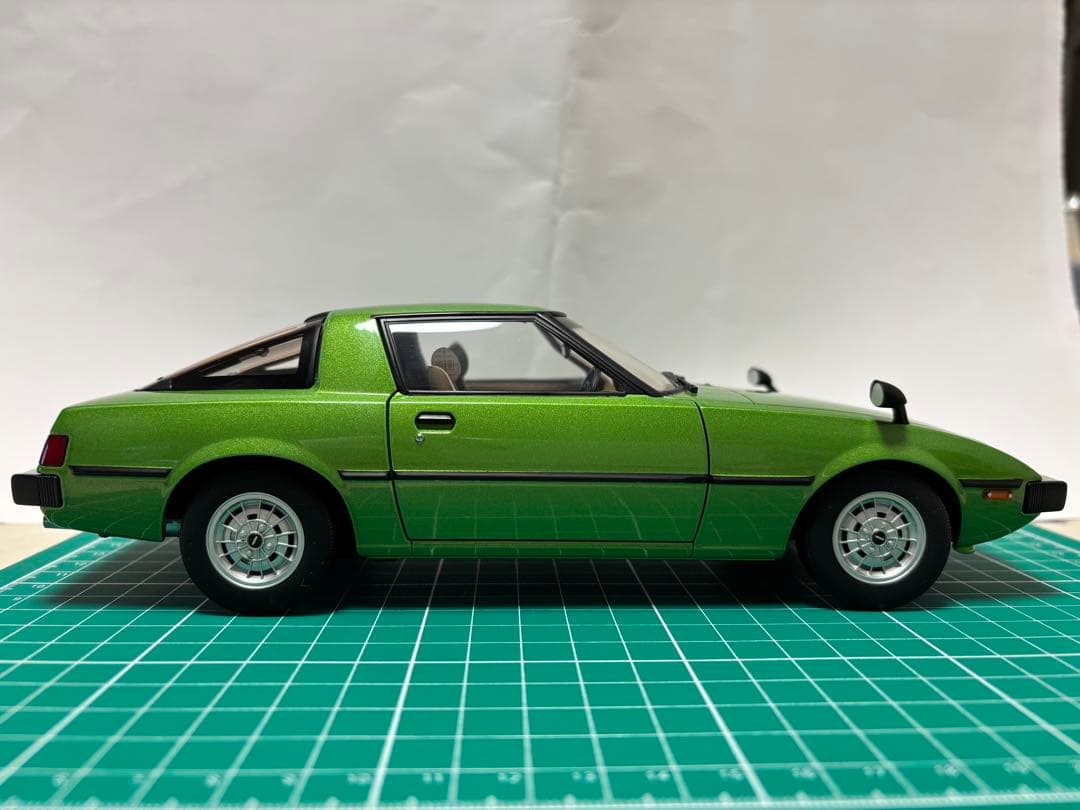 オートアート1/18 マツダ サバンナRX-7(SA22C) - メルカリ