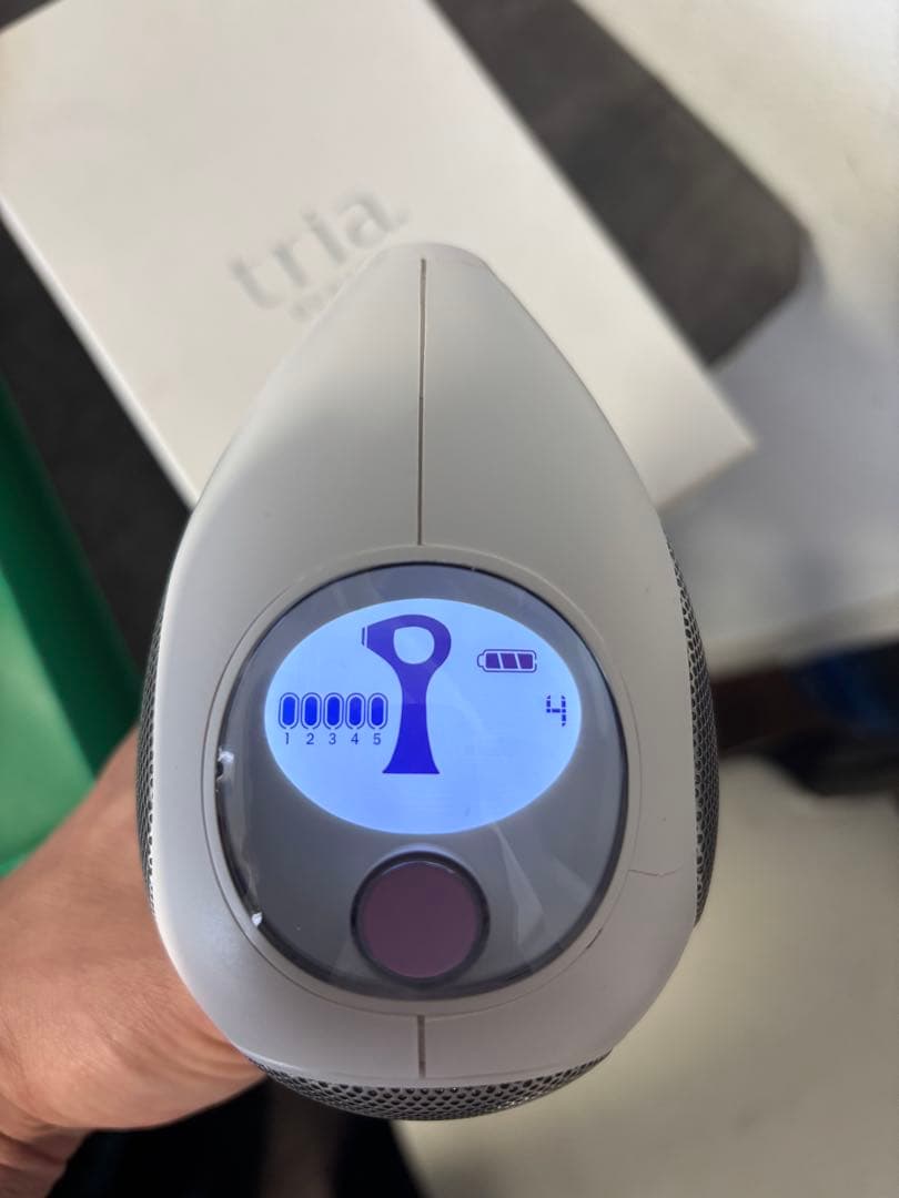 トリア 脱毛器 本体 + 充電器 - メルカリ