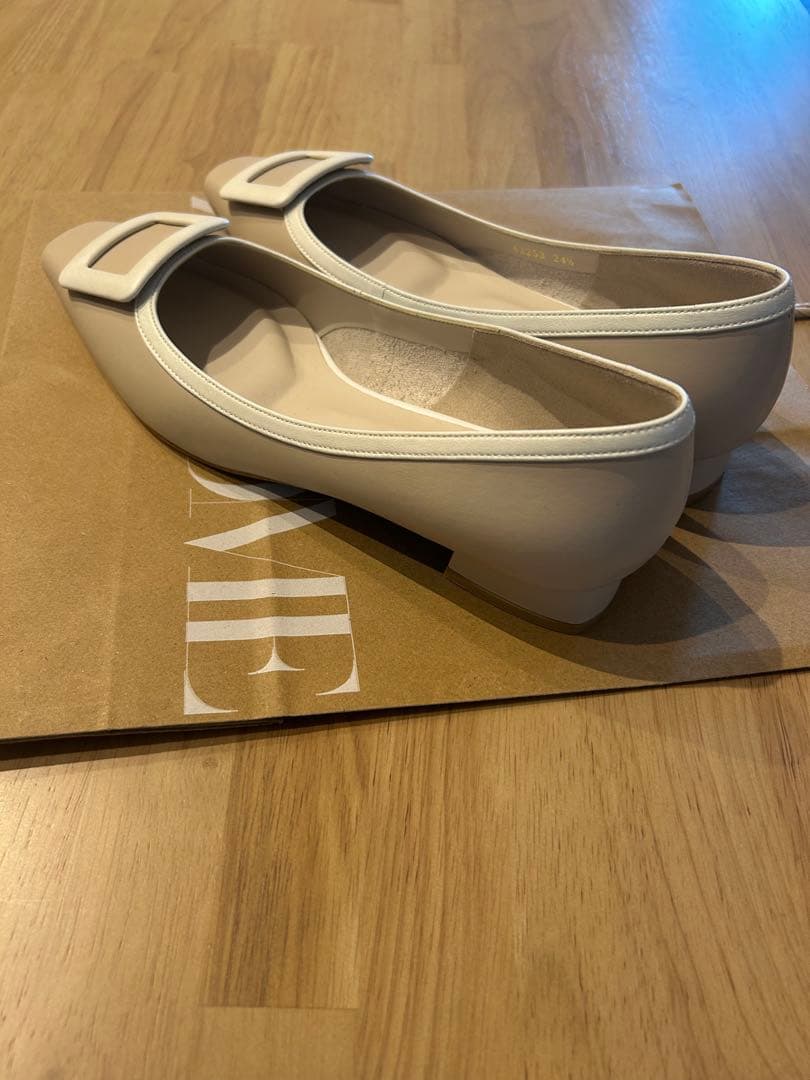 DIANA ベージュ×ホワイト スクエアトゥ パンプス 24.5cm