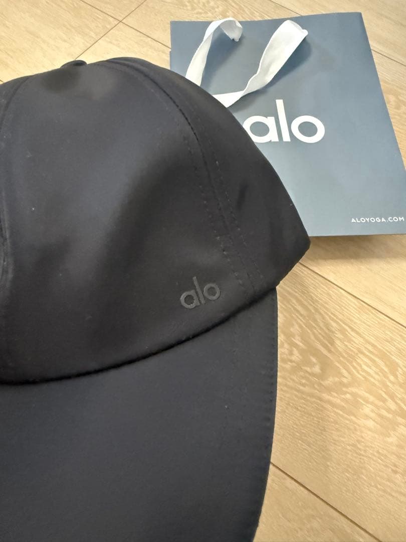 本物！ 新品未使用 タグ付き alo ショイニーサテンキャップ ブラック