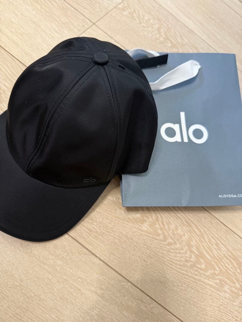 本物！ 新品未使用 タグ付き alo ショイニーサテンキャップ ブラック