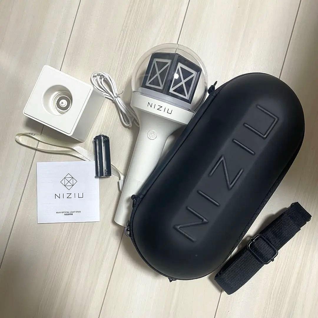 NiziU ペンライト ペンライトケース セット - メルカリ